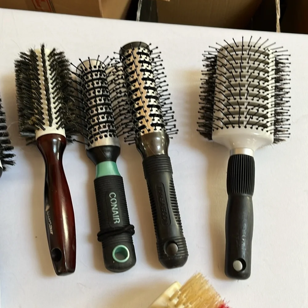 CURLMASTER ,REVLON,CONAIR various size blow out brushes , round and vent 7 total